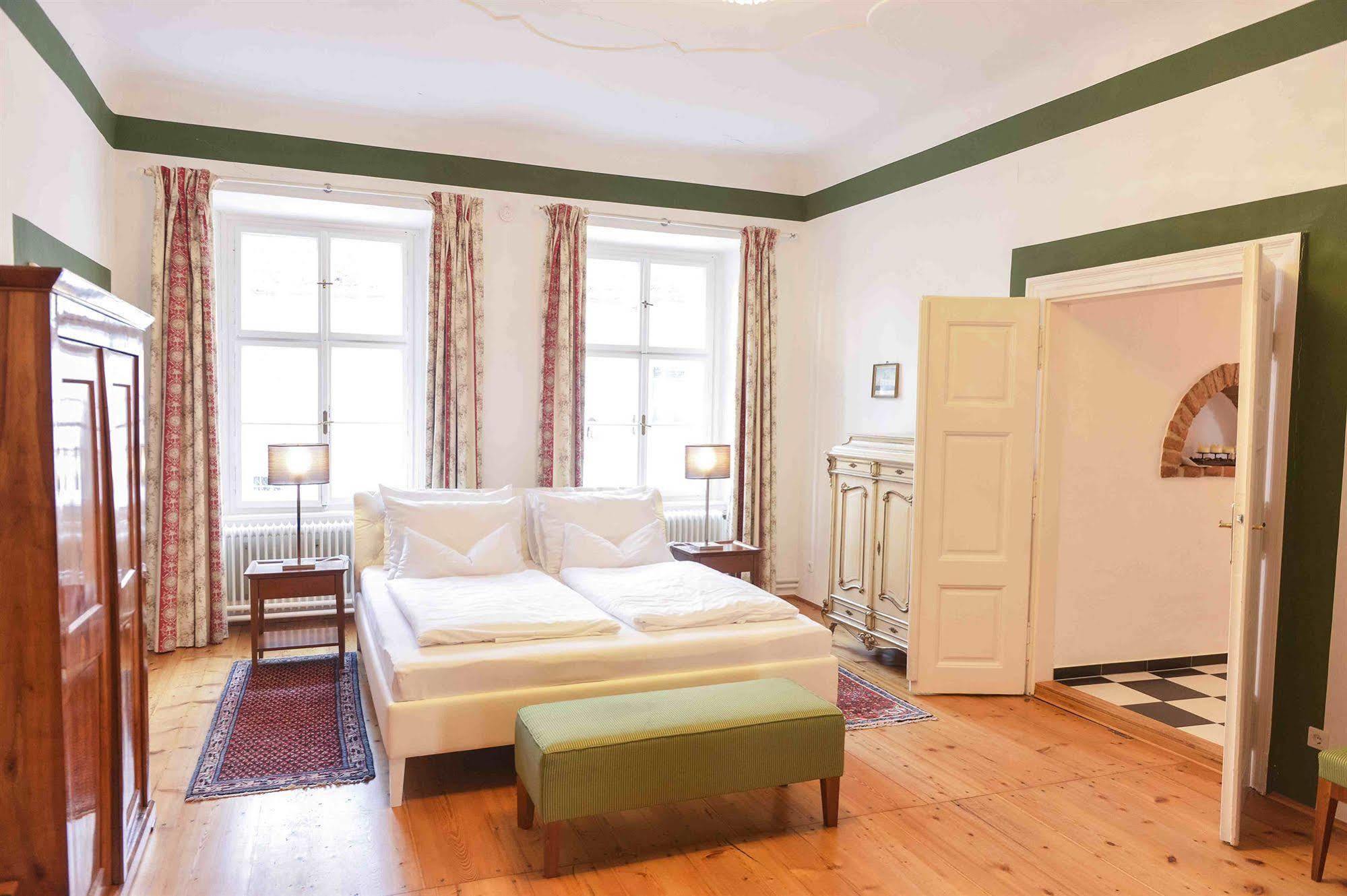 Schlosshotel Mailberg Esterno foto
